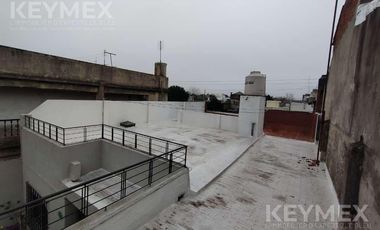 Casa con garage apto local o taller