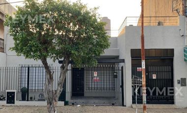 Casa con garage apto local o taller