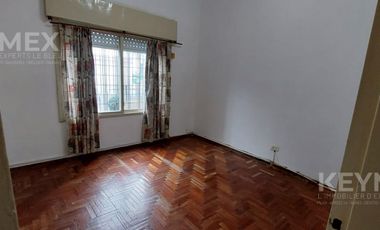 Casa con garage apto local o taller