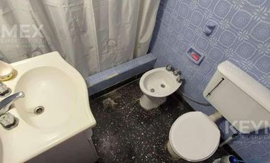 Casa con garage apto local o taller