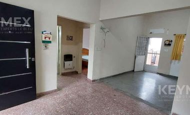 Casa con garage apto local o taller