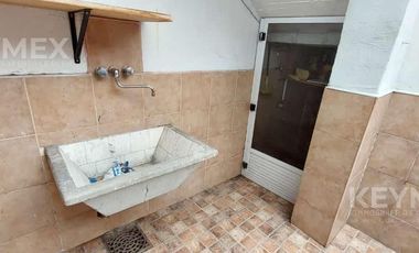 Casa con garage apto local o taller