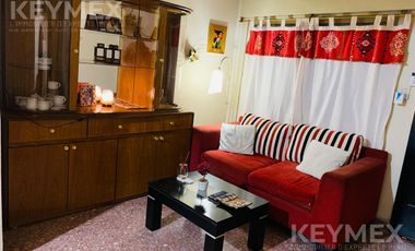 Casa con garage apto local o taller