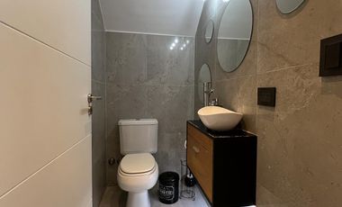 Venta casa 5 ambientes con cochera y piscina en Wilde