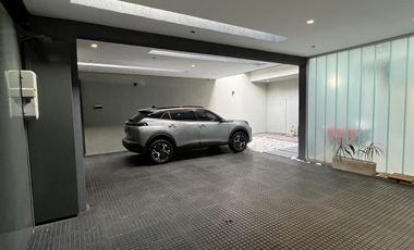 Venta casa 5 ambientes con cochera y piscina en Wilde