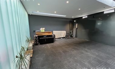 Venta casa 5 ambientes con cochera y piscina en Wilde