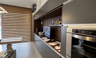 Venta casa 5 ambientes con cochera y piscina en Wilde