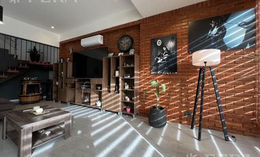 Venta casa 5 ambientes con cochera y piscina en Wilde