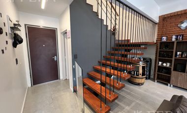 Venta casa 5 ambientes con cochera y piscina en Wilde