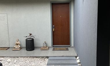 Venta casa 5 ambientes con cochera y piscina en Wilde