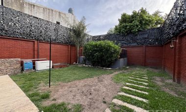 Venta casa 5 ambientes con cochera y piscina en Wilde