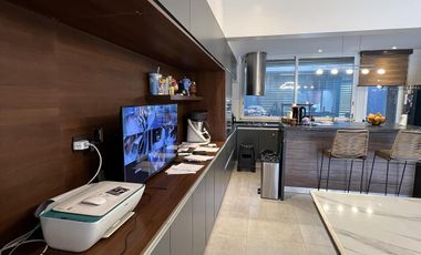 Venta casa 5 ambientes con cochera y piscina en Wilde