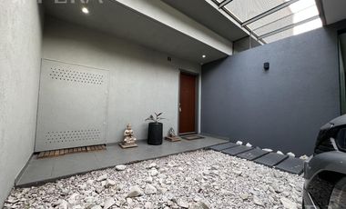 Venta casa 5 ambientes con cochera y piscina en Wilde