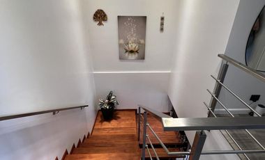 Venta casa 5 ambientes con cochera y piscina en Wilde