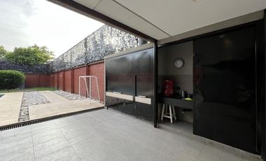 Venta casa 5 ambientes con cochera y piscina en Wilde