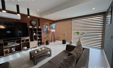 Venta casa 5 ambientes con cochera y piscina en Wilde