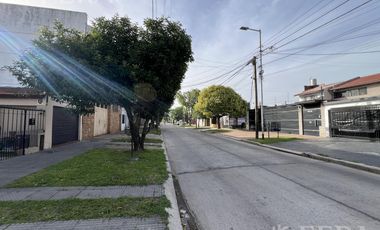 Venta casa 5 ambientes con cochera y piscina en Wilde