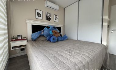 Venta casa 5 ambientes con cochera y piscina en Wilde