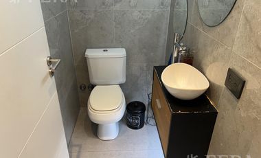 Venta casa 5 ambientes con cochera y piscina en Wilde