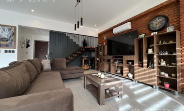 Venta casa 5 ambientes con cochera y piscina en Wilde