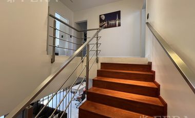 Venta casa 5 ambientes con cochera y piscina en Wilde