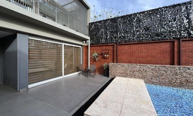 Venta casa 5 ambientes con cochera y piscina en Wilde