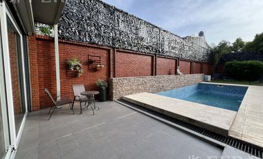 Venta casa 5 ambientes con cochera y piscina en Wilde