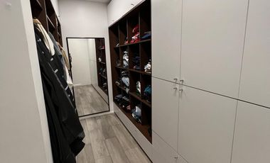 Venta casa 5 ambientes con cochera y piscina en Wilde