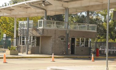 Excelentes Naves Triple A dentro de Parque Industrial