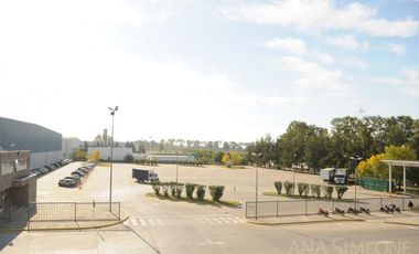 Excelentes Naves Triple A dentro de Parque Industrial