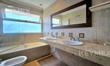 Venta 4 Amb, Cochera, Jardín y Parrilla - Villa Devoto.