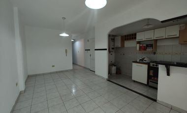 Departamento en Excelente Estado - A metros de la Avenida Mitre