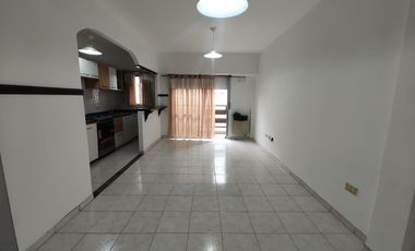 Departamento en Excelente Estado - A metros de la Avenida Mitre