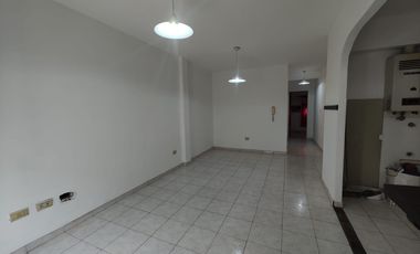 Departamento en Excelente Estado - A metros de la Avenida Mitre