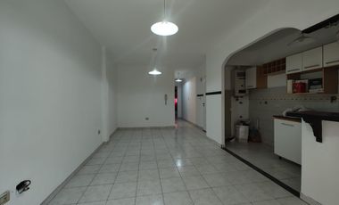 Departamento en Excelente Estado - A metros de la Avenida Mitre