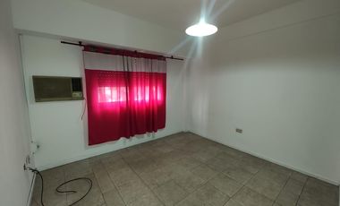 Departamento en Excelente Estado - A metros de la Avenida Mitre