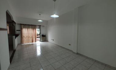 Departamento en Excelente Estado - A metros de la Avenida Mitre