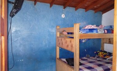 VENDO CASA 3 PISO EN MANRIQUE SAN BLAS