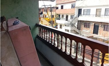 VENDO CASA 3 PISO EN MANRIQUE SAN BLAS
