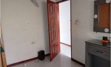 VENDO CASA 3 PISO EN MANRIQUE SAN BLAS