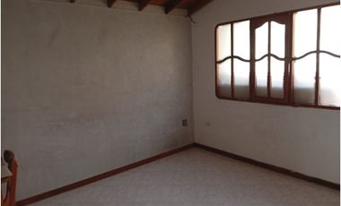 VENDO CASA 3 PISO EN MANRIQUE SAN BLAS