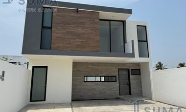 Casa en Venta en Fracc. Lomas del Dorado Residencial, Boca del Rio, Veracruz.
