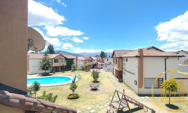 Casa Tipo Campestre 3 Dormitorios más Estudio , Piscina , Conocoto, Valle de los Chillos