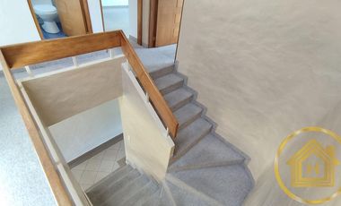 Casa Tipo Campestre 3 Dormitorios más Estudio , Piscina , Conocoto, Valle de los Chillos