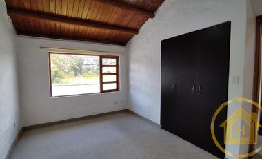 Casa Tipo Campestre 3 Dormitorios más Estudio , Piscina , Conocoto, Valle de los Chillos