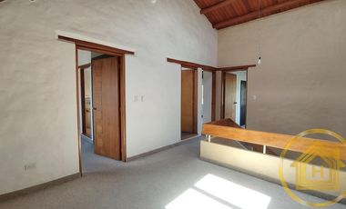 Casa Tipo Campestre 3 Dormitorios más Estudio , Piscina , Conocoto, Valle de los Chillos