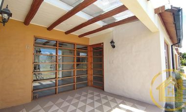 Casa Tipo Campestre 3 Dormitorios más Estudio , Piscina , Conocoto, Valle de los Chillos