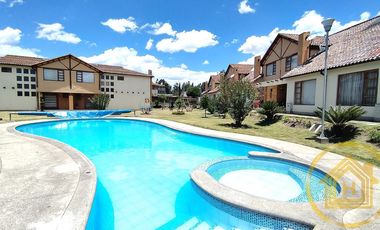 Casa Tipo Campestre 3 Dormitorios más Estudio , Piscina , Conocoto, Valle de los Chillos