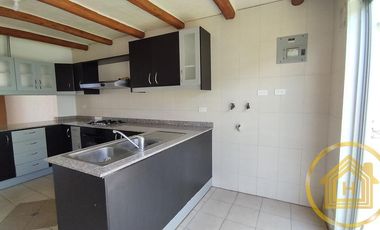 Casa Tipo Campestre 3 Dormitorios más Estudio , Piscina , Conocoto, Valle de los Chillos