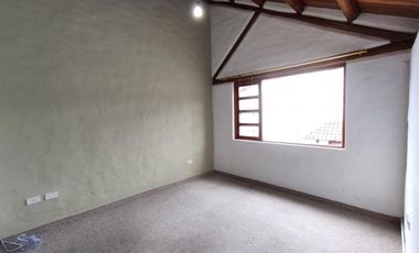 Casa Tipo Campestre 3 Dormitorios más Estudio , Piscina , Conocoto, Valle de los Chillos